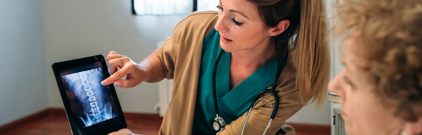 doctor showing patient spin on tablet
